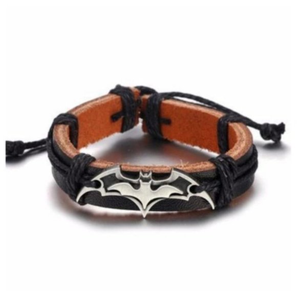 Batman Leather Bracelet Black Leather Silver Tone - Picture 1 of 2